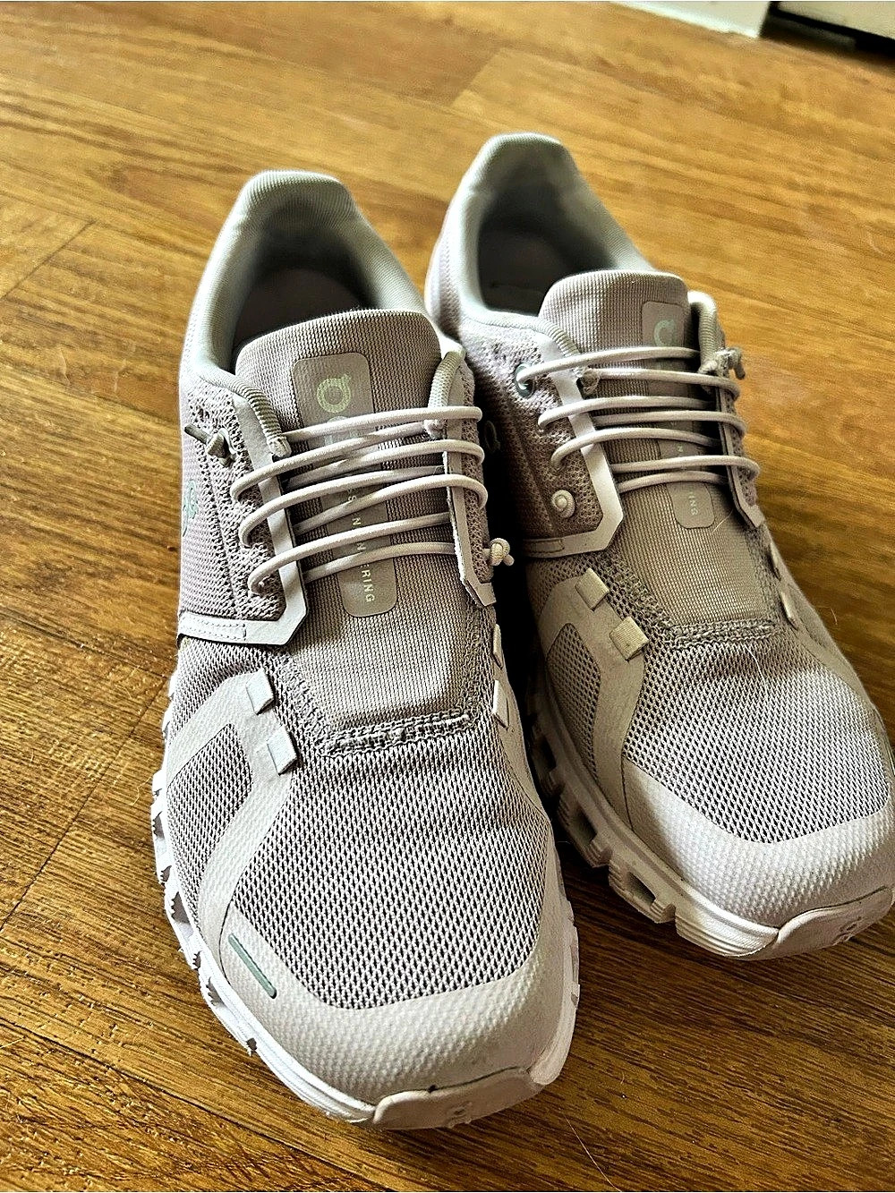 On Cloud 5 Athletic Shoes Pink US 8.5